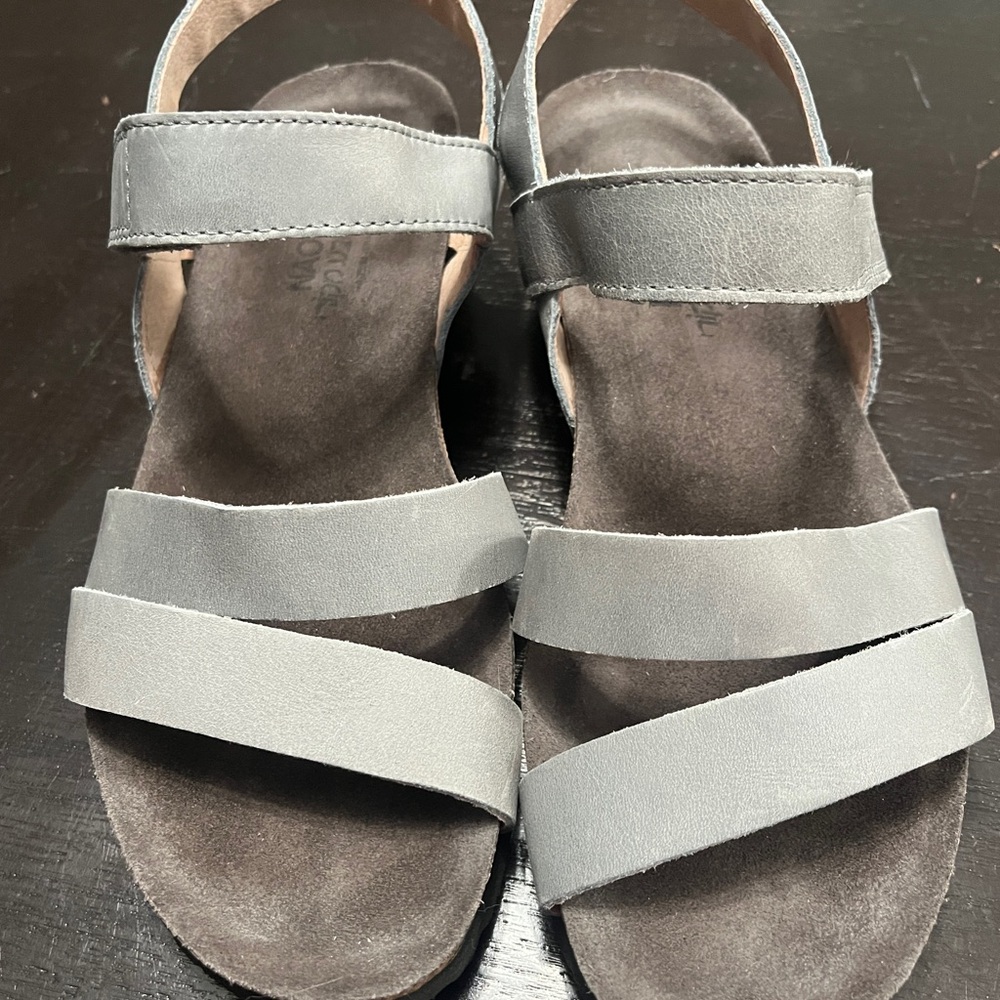 Naot Women's Light Gray Leather Sandals